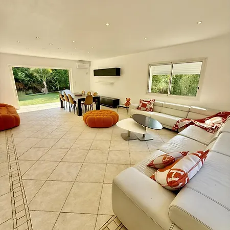 Spacious Quiet Comfortable - Independant - 150m From Famous - Plenty Car Park Вилла *
