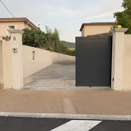 Spacious Quiet Comfortable - Independant - 150m From Famous - Plenty Car Park Villa *
