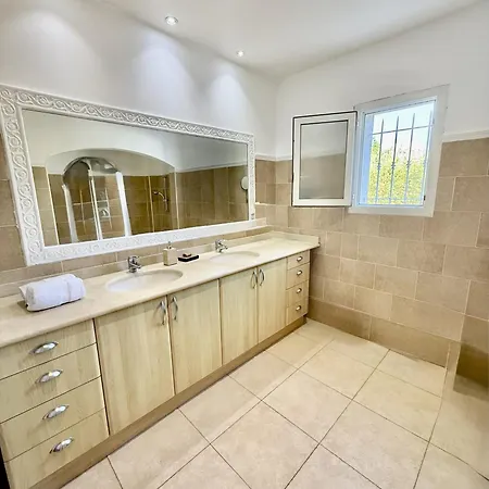 Spacious Quiet Comfortable - Independant - 150m From Famous - Plenty Car Park * Les Lecques