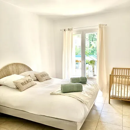 Spacious Quiet Comfortable - Independant - 150m From Famous - Plenty Car Park Βίλα