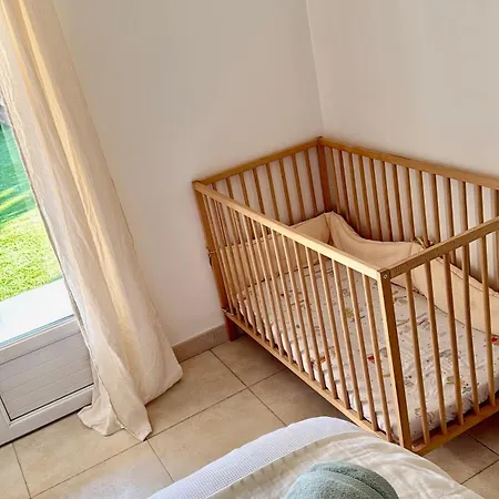 Villa Spacious Quiet Comfortable - Independant - 150m From Famous - Plenty Car Park *