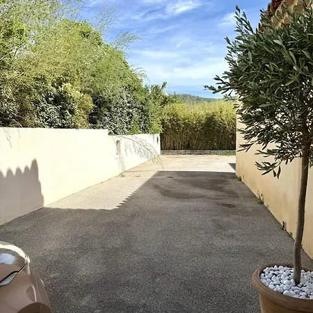 Spacious Quiet Comfortable - Independant - 150m From Famous - Plenty Car Park Villa *