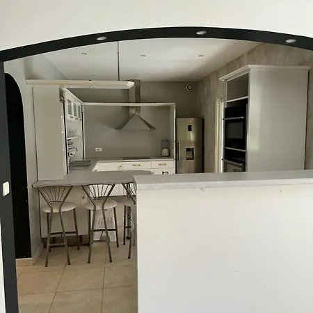 Villa Spacious Quiet Comfortable - Independant - 150m From Famous - Plenty Car Park
