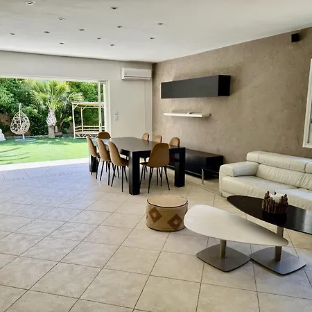 Spacious Quiet Comfortable - Independant - 150m From Famous - Plenty Car Park Βίλα *