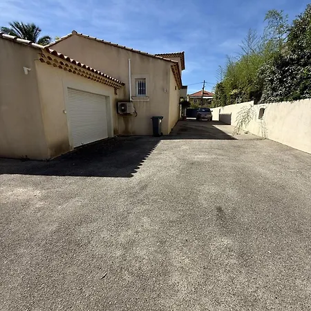 Villa Spacious Quiet Comfortable - Independant - 150m From Famous - Plenty Car Park
